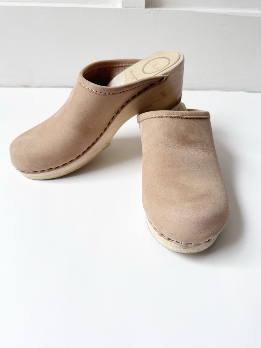 NO. 6 tan suede valley clog